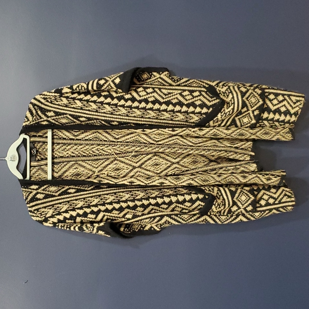 Forever21 sweater size medium